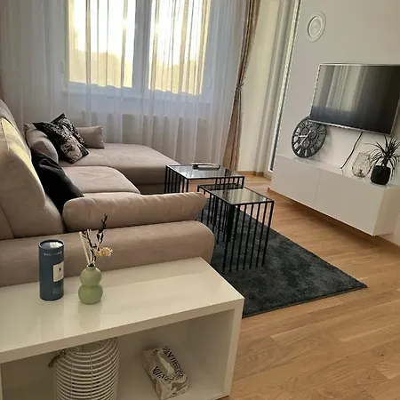 Ema Apartment *